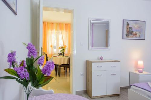 Holiday home Mirjana - with garden - image 4