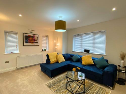 House - Sleeps 9 & Private Garden, Leeds (photo 8)