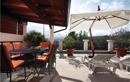 Nice Apartment In Rabac With Kitchen - Location saisonnière - Rabac