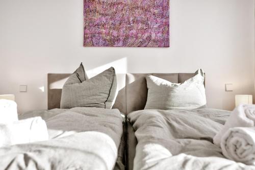 2 bedrooms, 3 beds