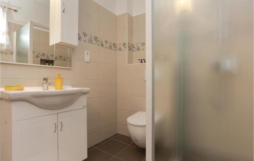 Vannas istaba, Three-Bedroom Holiday Home In Dugogabe in Dugobabe