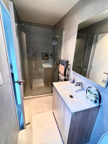 New town house room in Green lane, Окленд (фото 5)