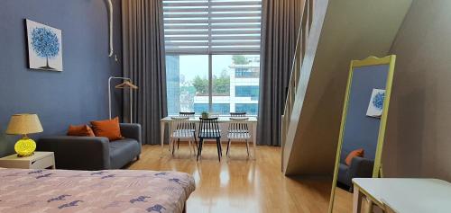 sunny apartment (1)