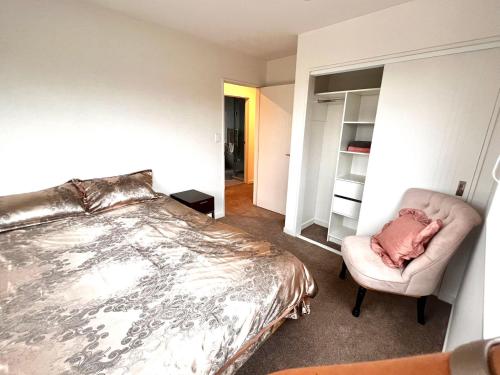New town house room in Green lane, Окленд (фото 8)