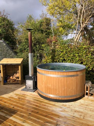 Rosebank Cottage - Hot Tub & Log Stove in Gartocharn