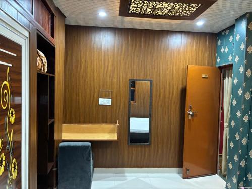 Bhadra Kali Guest House near Új Vishwanath Templom