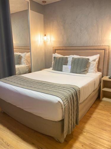 Standard Double Room image 10