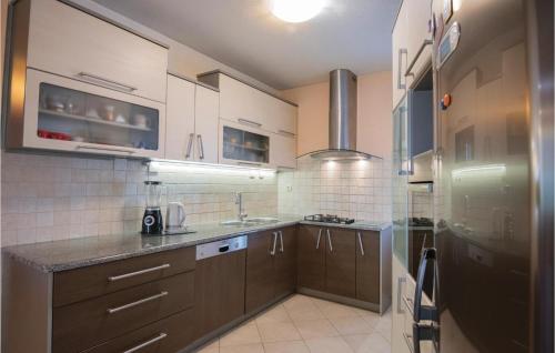 кухня, Five-Bedroom Holiday Home In Vinjani Donji in Donji Vinjani