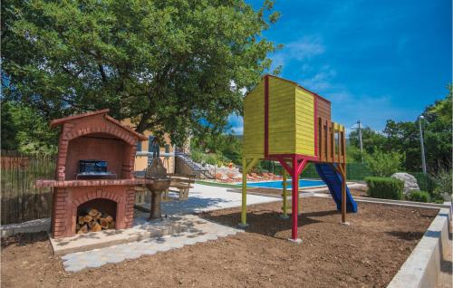 Фасада на хотела, Five-Bedroom Holiday Home In Vinjani Donji in Donji Vinjani