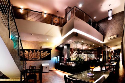 Restaurant, Roomz Hotel in Seria
