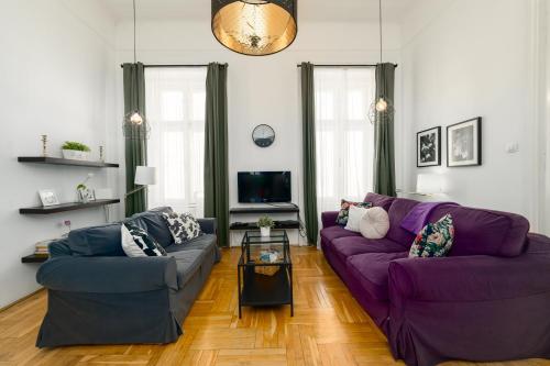 Black & White Apartment at Nyugati Station - 3 separate BR, Budapešť (fotografie 9)