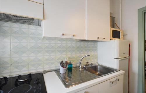 2 Bedroom Awesome Apartment In Rapallo - image 3