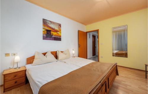 Beautiful Apartment In Umag With Wifi in Duba