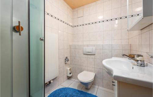 Fürdőszoba, Beautiful Apartment In Umag With Wifi in Duba