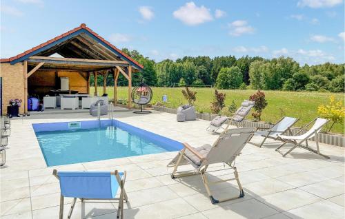 Peldbaseins, Nice Home In Stare Sady With Wifi in Jora Wielka