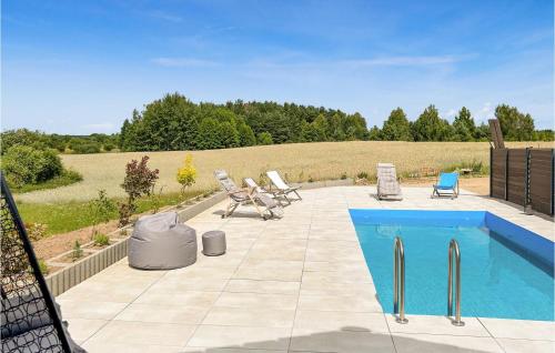 Peldbaseins, Nice Home In Stare Sady With Wifi in Jora Wielka