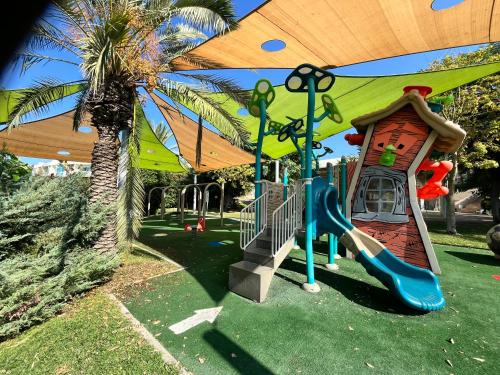 兒童遊樂場, Turquoise, Caesarea in 凱撒利亞