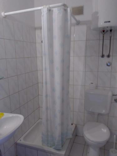 Two-Bedroom Apartment with Sea View image 3