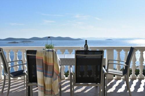One-Bedroom Apartment with Sea View image 1
