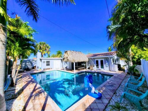 Escape the cold in this huge heated pool in Deerfield Beach, USA
