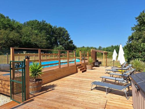 Bazén, Barn Gite at La Vieille Grange, with pool in the Dordogne 3 Star in Festalemps