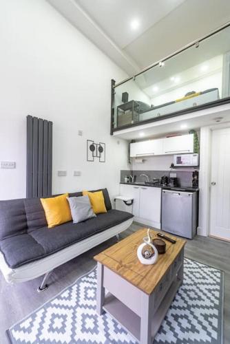 Studio in Central Reading- Next to Town Centre, Reading (photo 6)