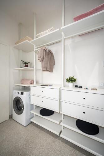 Prague Days - One bedroom apartment with workspace and TV - image 2