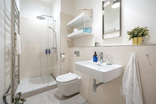 Prague Days - One bedroom newly renovated apartment with workspace and Netflix - image 11