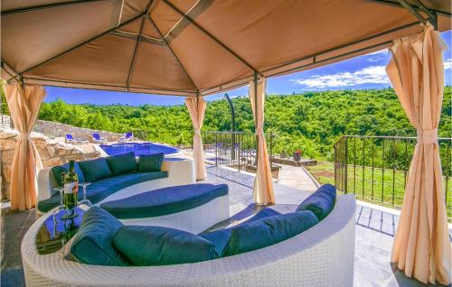 A szálláshely kívülről, 2 Bedroom Beautiful Home In Labin in Barbici