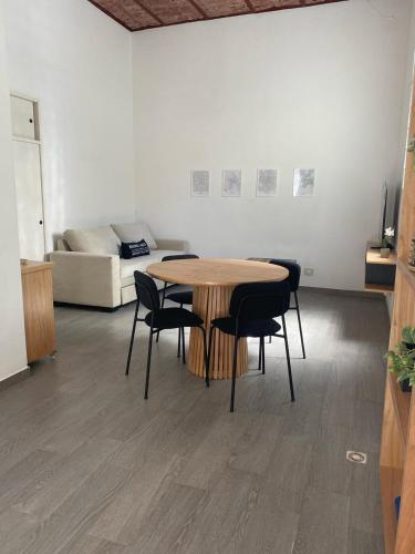One-Bedroom Apartment image 4