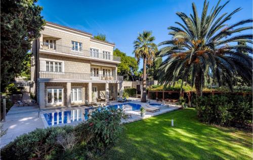 Villa Diocletian, Split (photo 3)