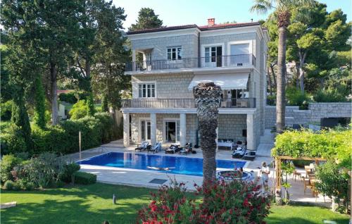 Villa Diocletian, Split (photo 7)