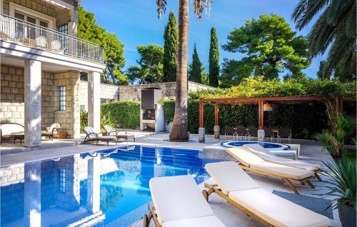 Villa Diocletian, Split (photo 9)