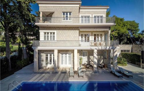 Villa Diocletian, Split (photo 10)