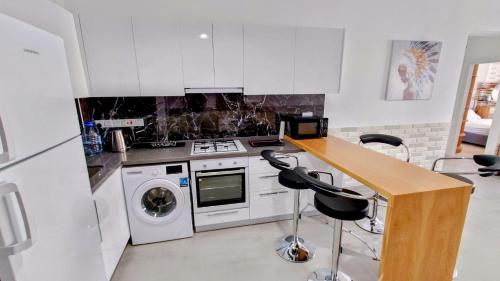 Neuron 1-Bedroom Pool View Apartment in Caesar Resort Neuron 1-Bedroom Pool View Apartment in Caesar Resort