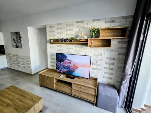 Neuron 1-Bedroom Pool View Apartment in Caesar Resort Neuron 1-Bedroom Pool View Apartment in Caesar Resort