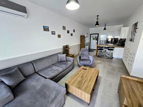 Neuron 1-Bedroom Pool View Apartment in Caesar Resort Neuron 1-Bedroom Pool View Apartment in Caesar Resort