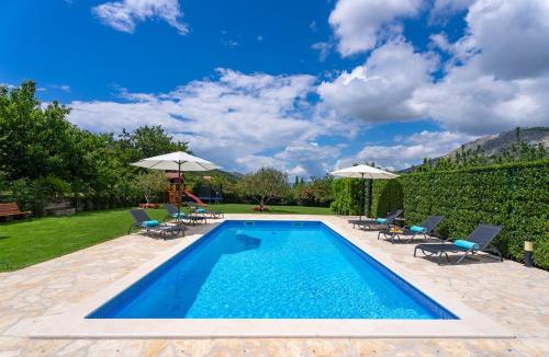 VILLA ROKO with 4 bedrooms 32sqm private pool - image 6
