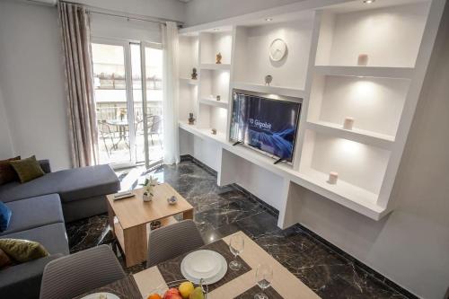 Newly Renovated 2-Bedroom Condo In Athens !, Athen