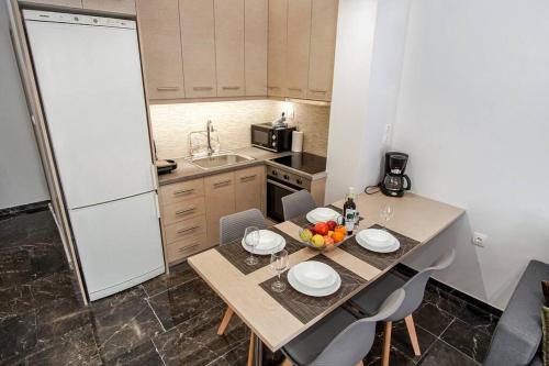 Newly Renovated 2-Bedroom Condo In Athens ! 2