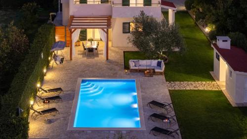 VILLA ROKO with 4 bedrooms 32sqm private pool - image 5