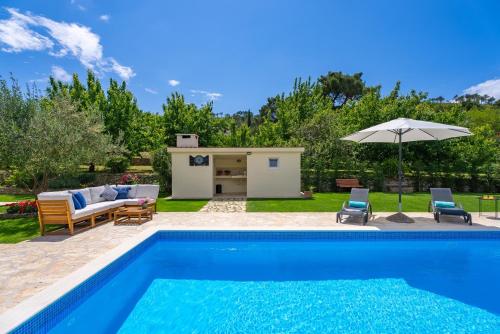 VILLA ROKO with 4 bedrooms 32sqm private pool - image 9