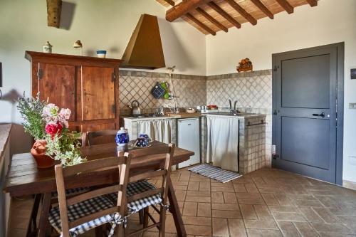 Apartment with Terrace image 6