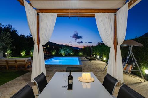 VILLA ROKO with 4 bedrooms 32sqm private pool - image 2