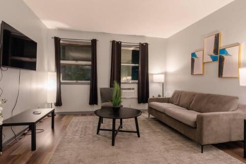1BR Gem in Prime, Vibrant Location Walk To Dining in Chicago, USA