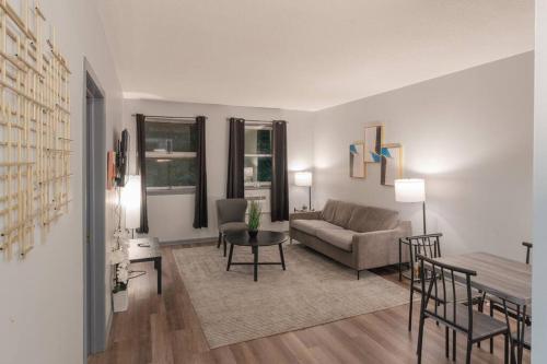 1BR Gem in Prime, Vibrant Location Walk To Dining in Chicago, USA