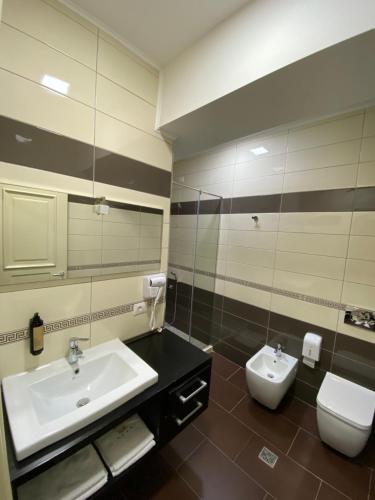 Rozafa Hotel - image 2