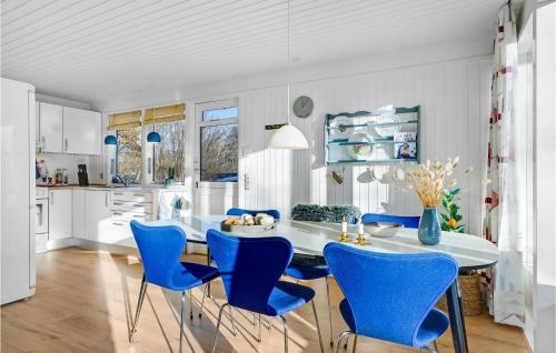 ห้องครัว, Beautiful Home In Glesborg With Wifi in เฟียลเลอรูป