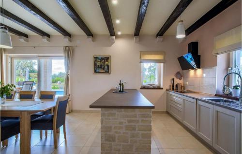 廚房, Villa Mary in 德里諾維錫