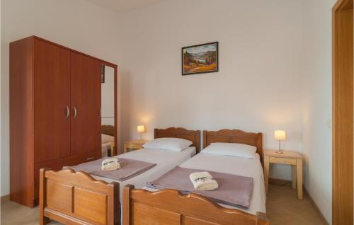 Gorgeous Apartment In Supetar-Splitska